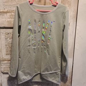 Nike long sleeve drifit girls size med (6/7)